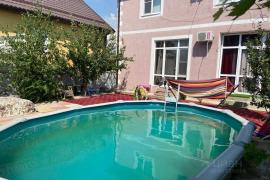 Дом 200 кв.м., 4 сот 