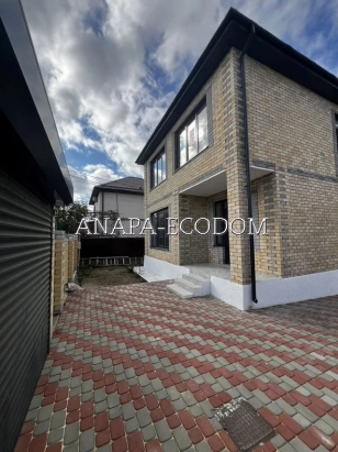 Дом 185 м² на участке 4 сот.